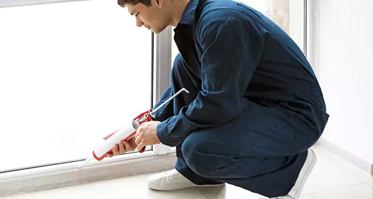 Window Glass Caulk Repair in Bradenton, FL